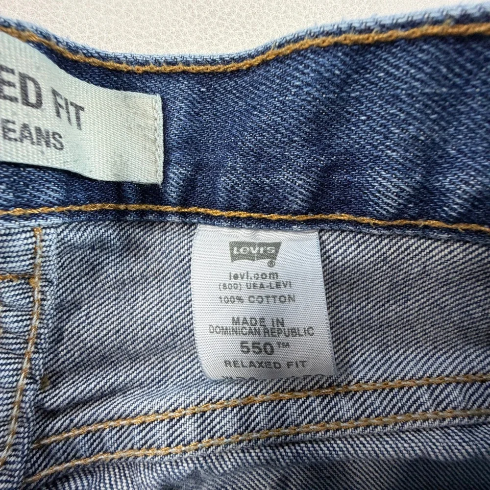 Retro Levis 550 Mens 32x28 Relaxed Fit Tapered Leg Blue Denim Jeans Medium Wash